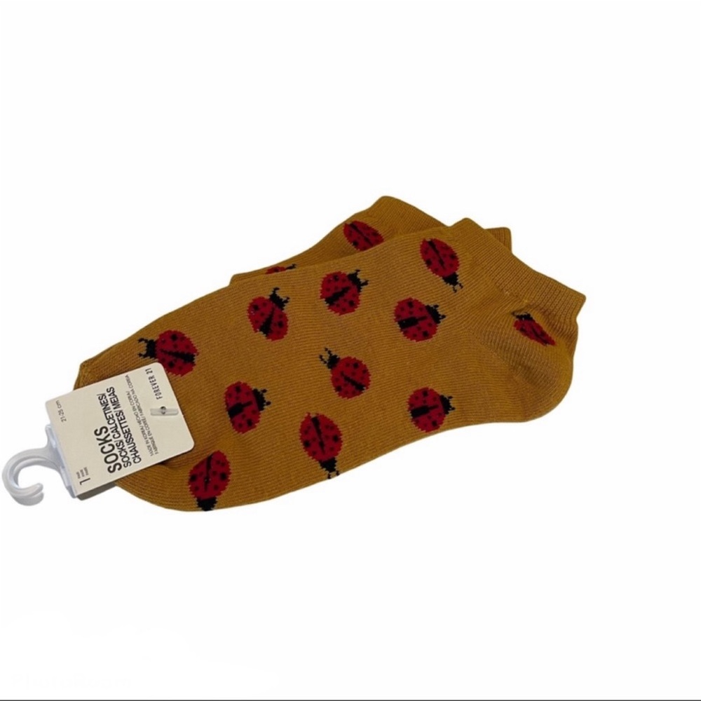 ❣️3/$10❣️Forever 21 Socks Ladybug Print Ankle One Size New With Tags - Picture 2 of 2